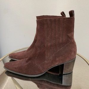 Beautiful😍Kenneth Cole Suede Brown Booties Size 8